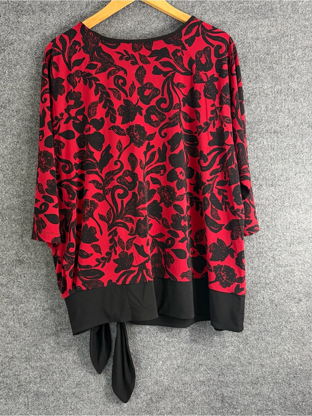 Susan Graver Womens XL Liquid Knit Floral Top Red Black 3/4 Sleeve Office Career - Picture 2 of 7